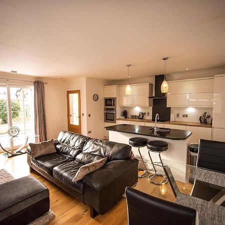 Charming 1Br Cottage With Garden, Spacious Rooms - Part Of Langley Serviced Apartments Several Properties In Wick Wick  Dış mekan fotoğraf
