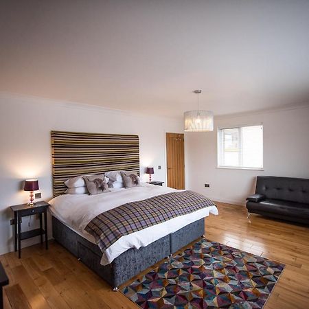 Charming 1Br Cottage With Garden, Spacious Rooms - Part Of Langley Serviced Apartments Several Properties In Wick Wick  Dış mekan fotoğraf