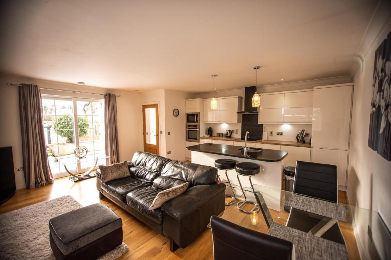 Charming 1Br Cottage With Garden, Spacious Rooms - Part Of Langley Serviced Apartments Several Properties In Wick Wick  Dış mekan fotoğraf