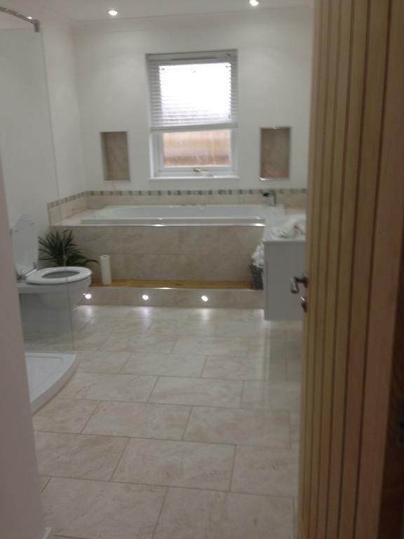 Charming 1Br Cottage With Garden, Spacious Rooms - Part Of Langley Serviced Apartments Several Properties In Wick Wick  Dış mekan fotoğraf