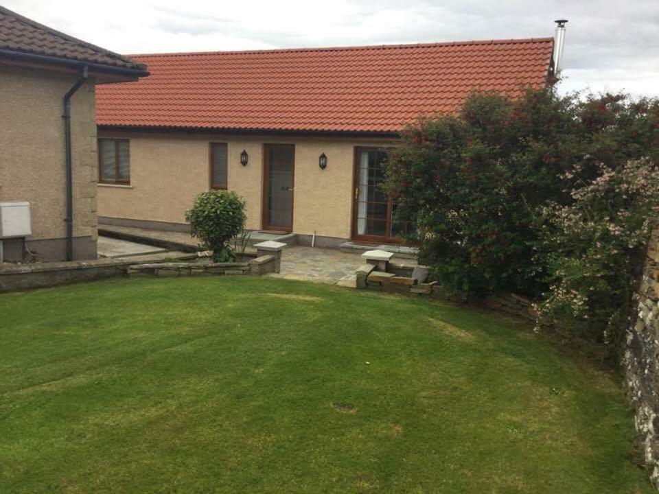 Charming 1Br Cottage With Garden, Spacious Rooms - Part Of Langley Serviced Apartments Several Properties In Wick Wick  Dış mekan fotoğraf
